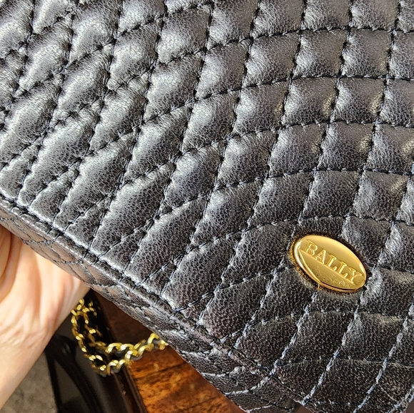 BALLY authentic vintage quilted leather two way shoulder crossbody - Picture 8 of 15